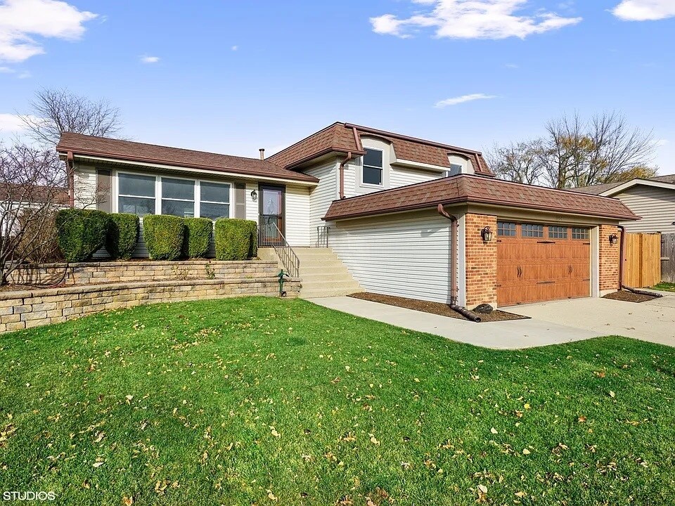 Primary Photo - 1054 Warwick Cir N