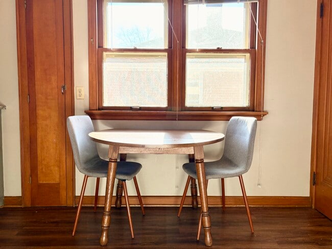 Building Photo - 2216 Lefeber Ave