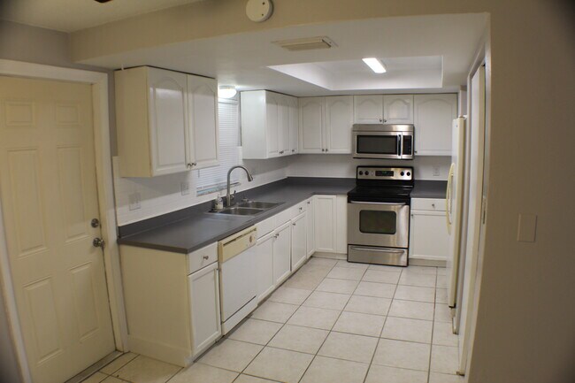 Foto del edificio - 855 Lyndhurst St