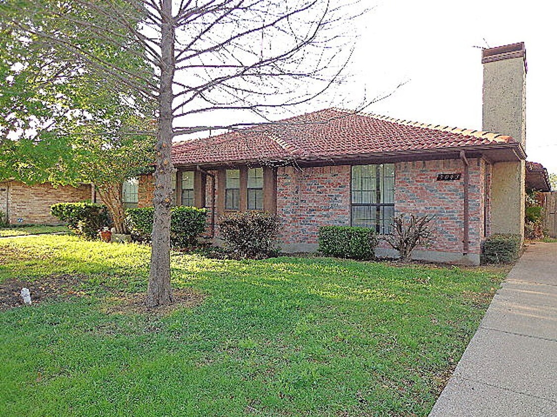 Foto principal - 2 Bedrooms, 2 Bathrooms, Near Northhaven &...