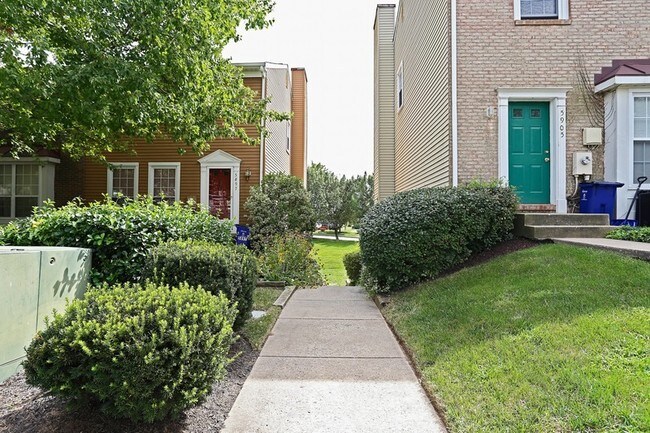 Foto del edificio - 5899 Rowanberry Dr