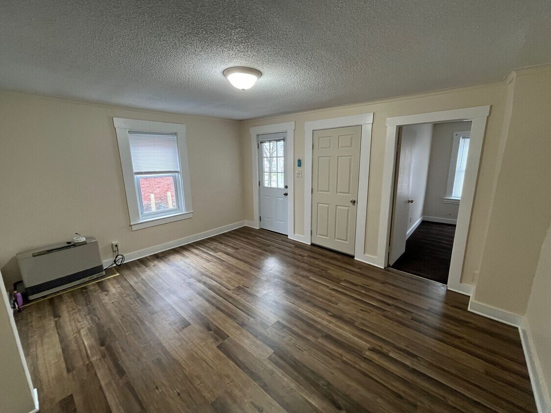 Primary Photo - 144 Intervale Ave