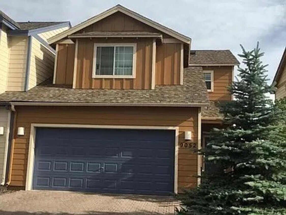 Primary Photo - COMING SOON!!!! 3/2.5 adorable unit, with ...