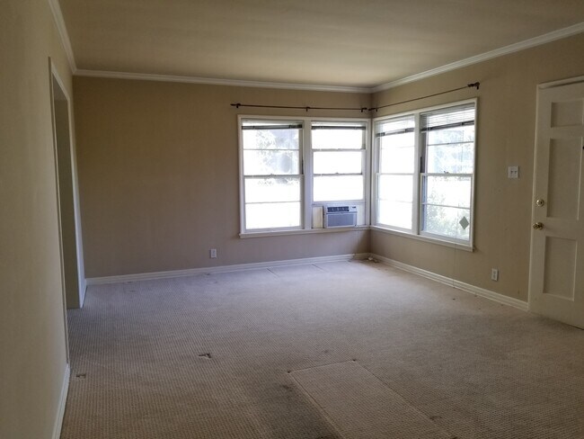 Living Room - 10669 Kinnard Ave
