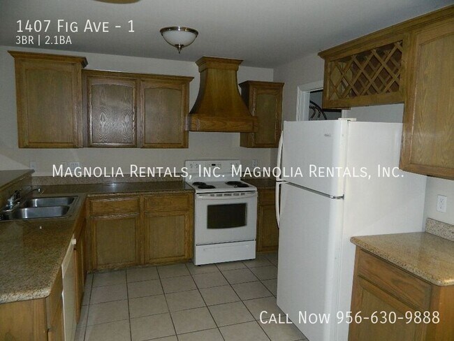 Building Photo - 1407 W Fig Ave