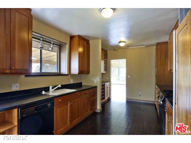Building Photo - 309 N Las Casas Ave