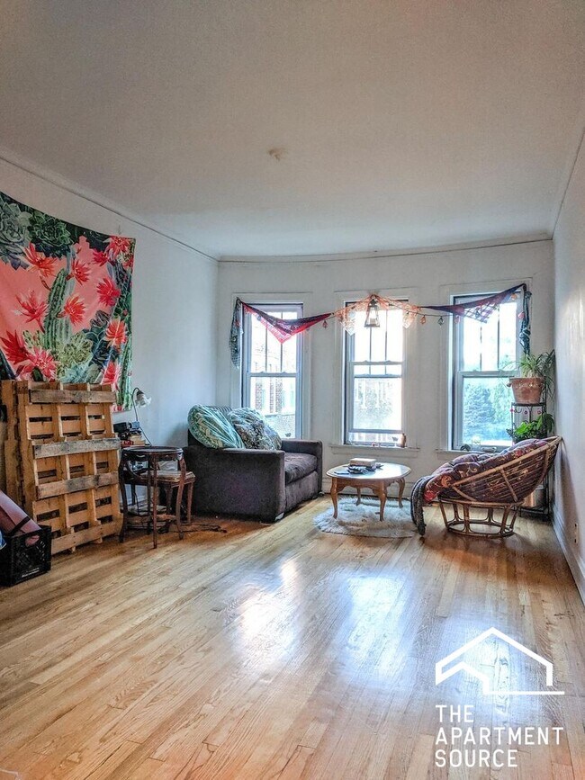 Foto del edificio - 5210 N Damen Ave