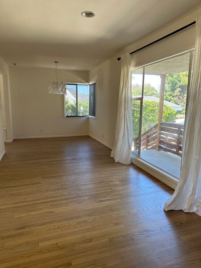 Dining room and sitting area by entrance - 5874 W 74th St