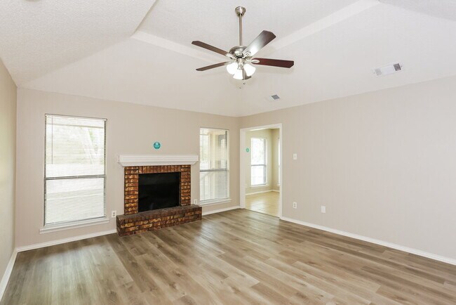 Foto del edificio - 2110 Mesa Wood Dr