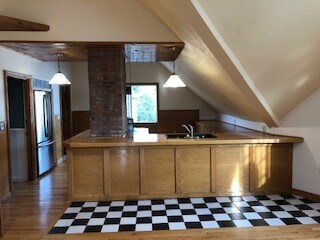 Primary Photo - 520 West Ave