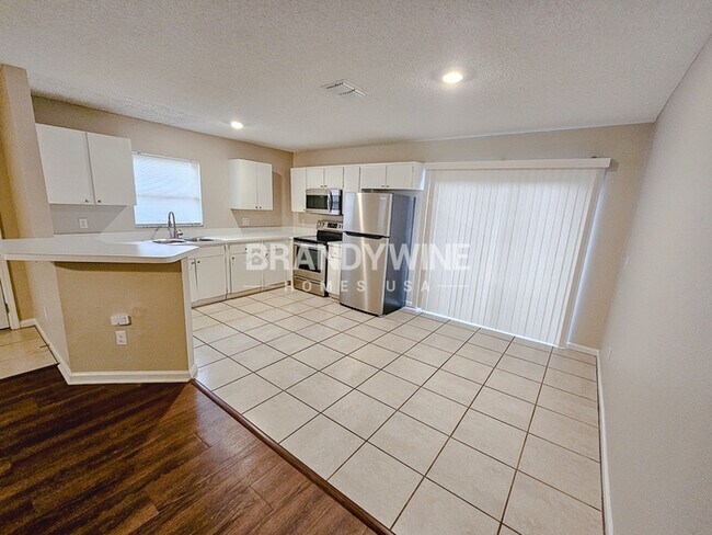 Building Photo - Sparkle into 2024! 3BED 2BATH – Apply Now ...