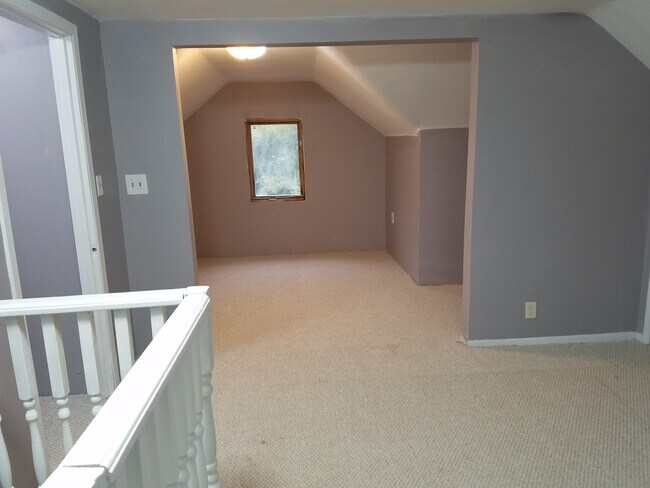 Building Photo - 5725 W 8th St