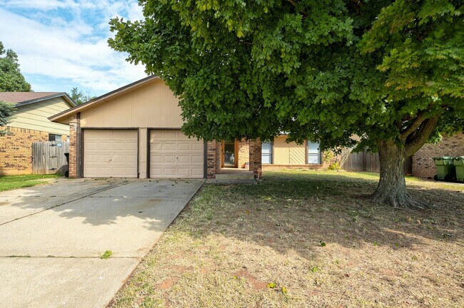 Foto del edificio - Cozy 3 Bed 2 Bath near Yukon High School