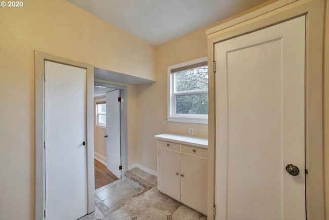 Building Photo - 11054 SW 61st Ave