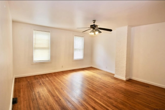 Building Photo - 530 3rd St