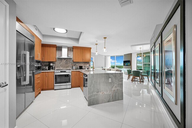 Foto del edificio - 250 Sunny Isles Blvd