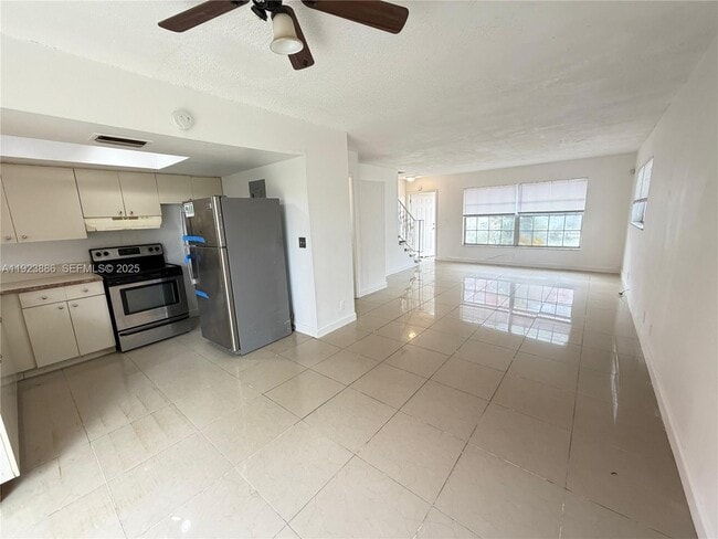 Foto del edificio - 5327 NW 27th St