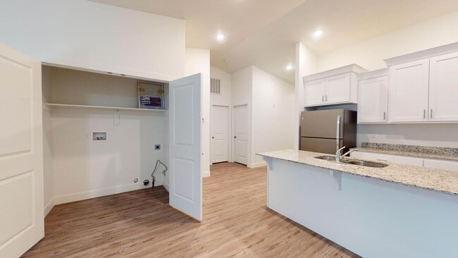 Building Photo - Single level 3 bedroom twinhome