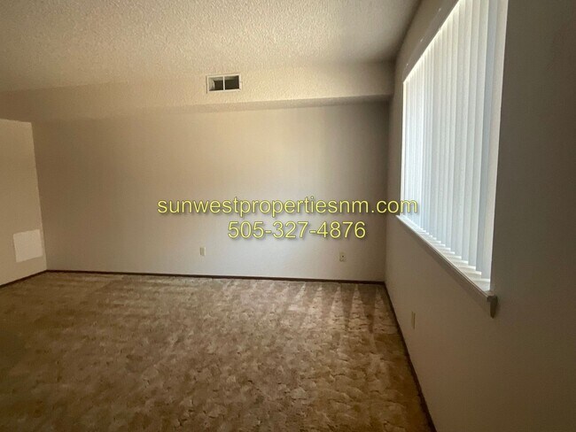 Foto del edificio - 1621 N Farmington Ave