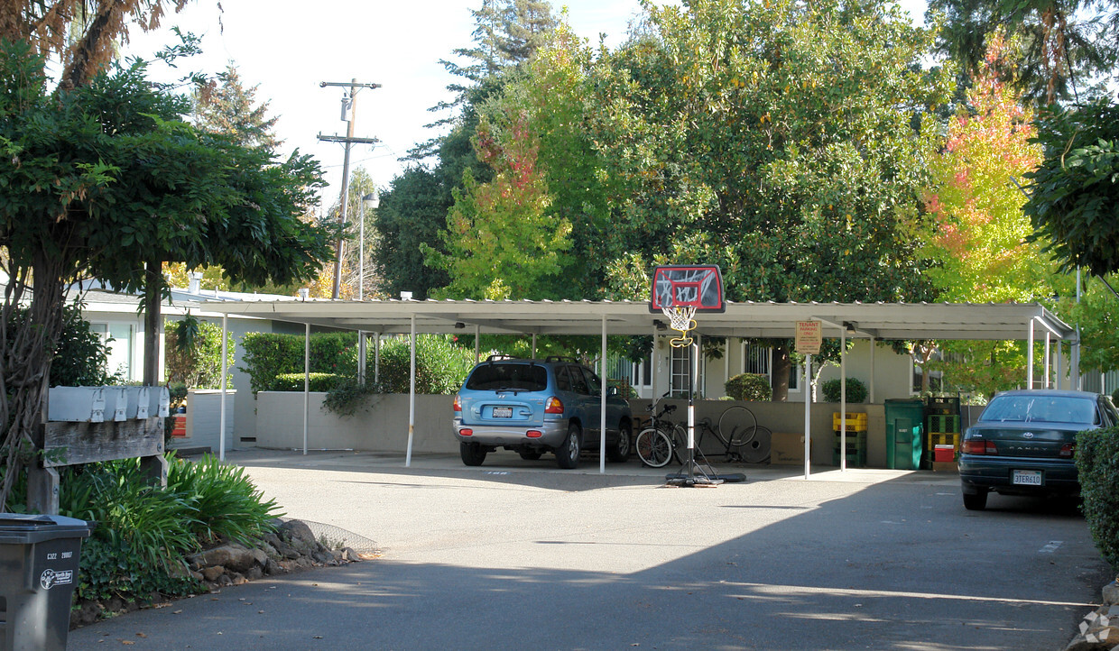 Building Photo - 178 Brush Creek Rd