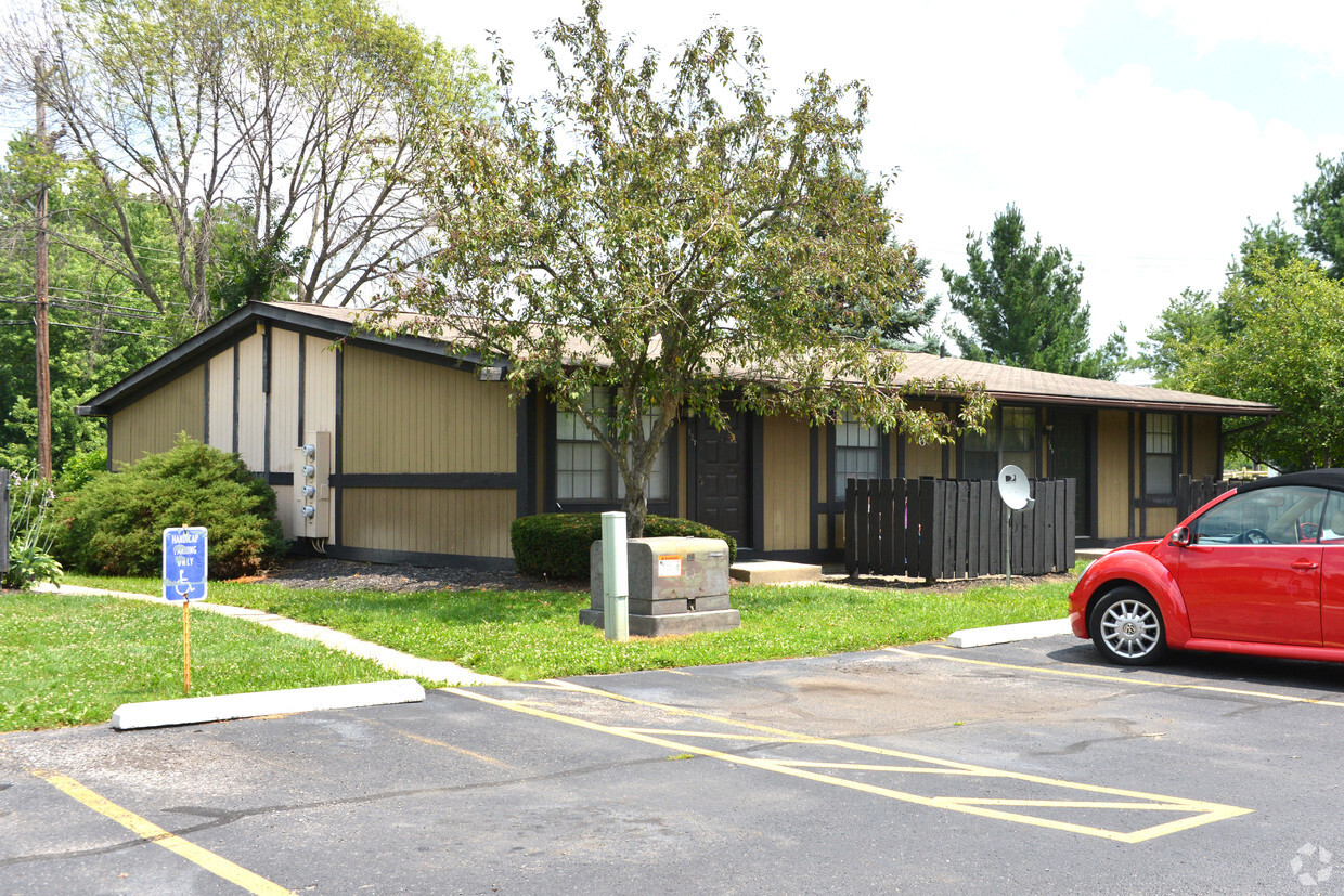 Primary Photo - Concord Square Apartments