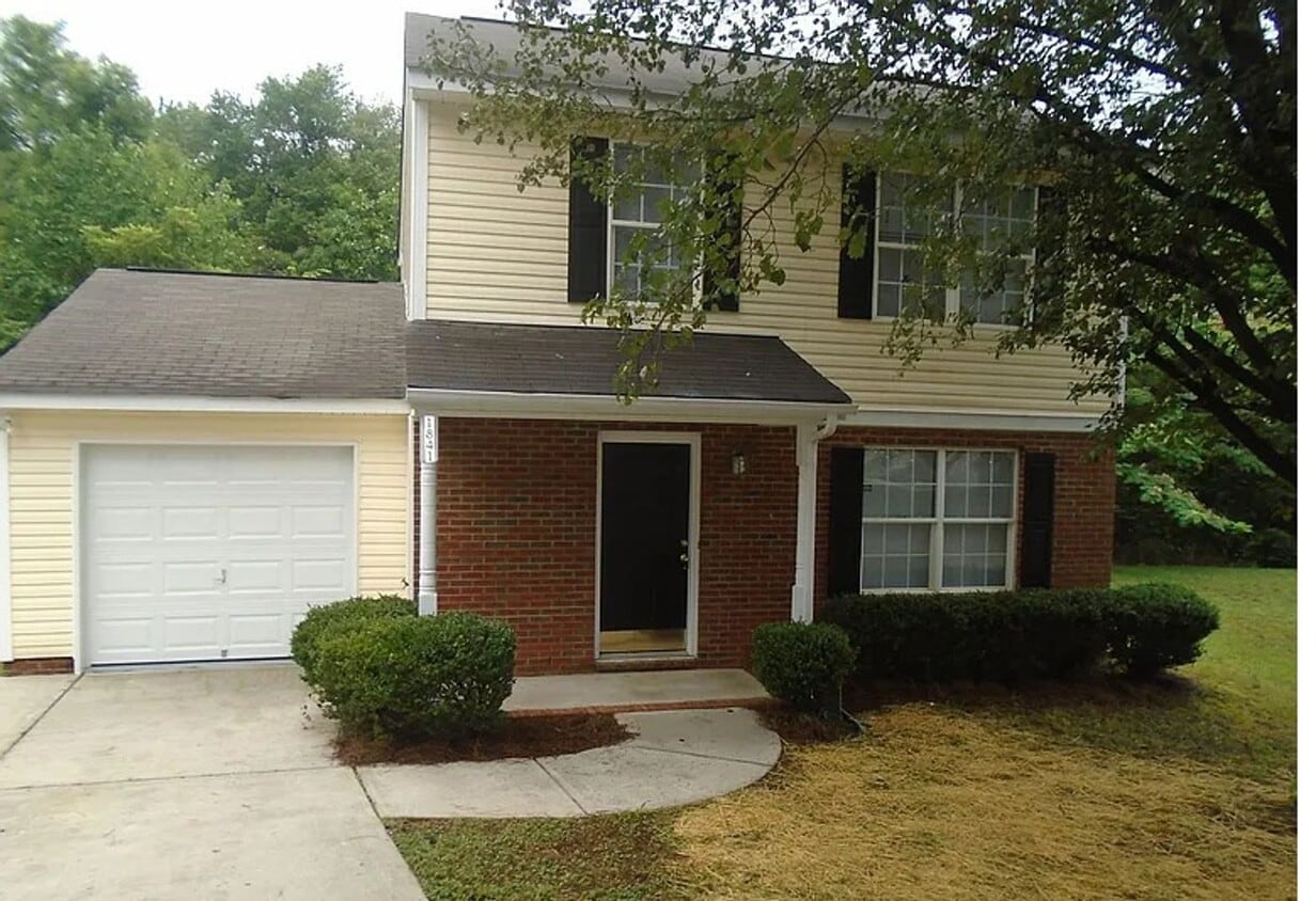 Primary Photo - Must see this beautiful 3 bedroom 2.5 bath...