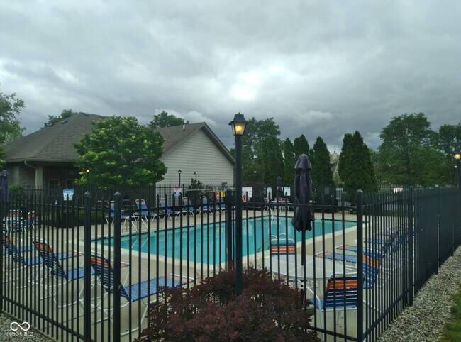 Foto del edificio - 9820 Legends Creek Dr