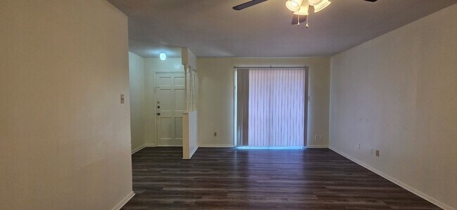 Foto del edificio - Almost Ready! 3 Bedroom 2 Bath Duplex in Longview!
