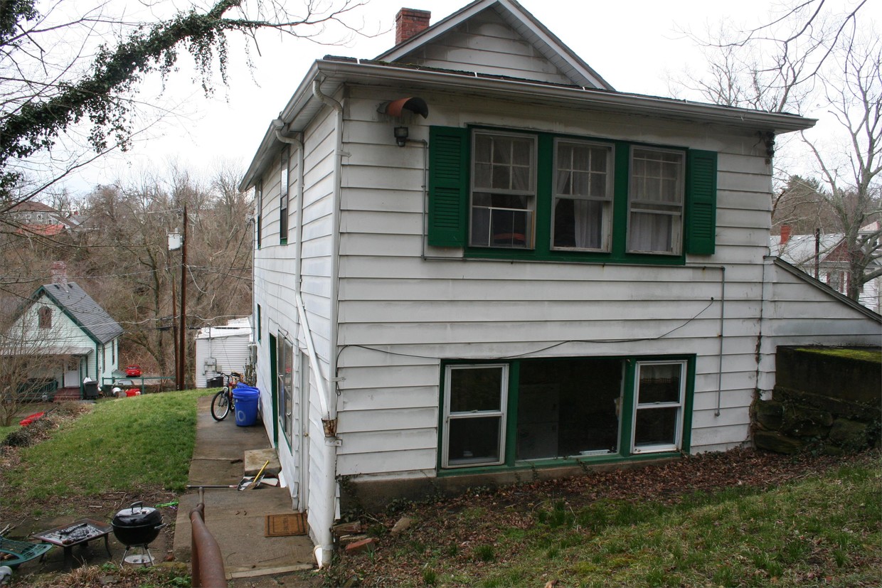 Building Photo - 120 N Congress St