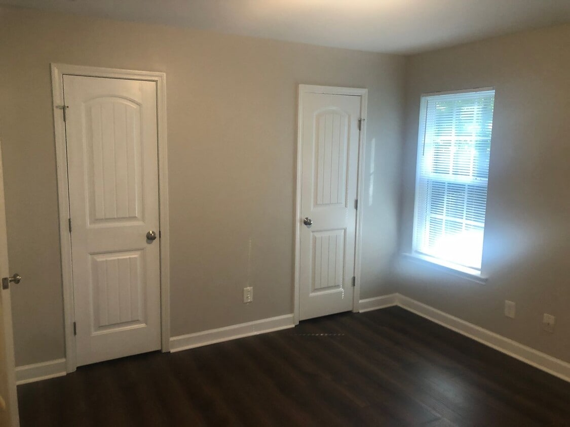 Building Photo - 3 Bedroom Near Downtown Wake Forest