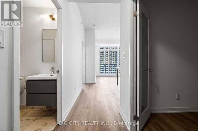 Photo du bâtiment - 8119-18119 Birchmount Rd