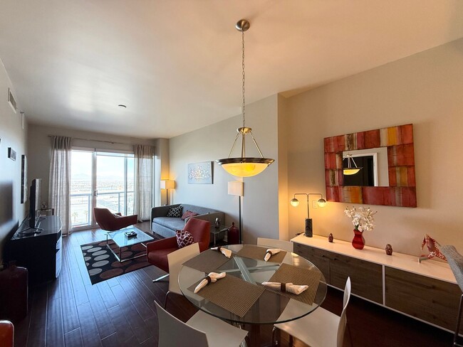 Building Photo - 1/BD 1.5/BA Luxury High-Rise Living with B...