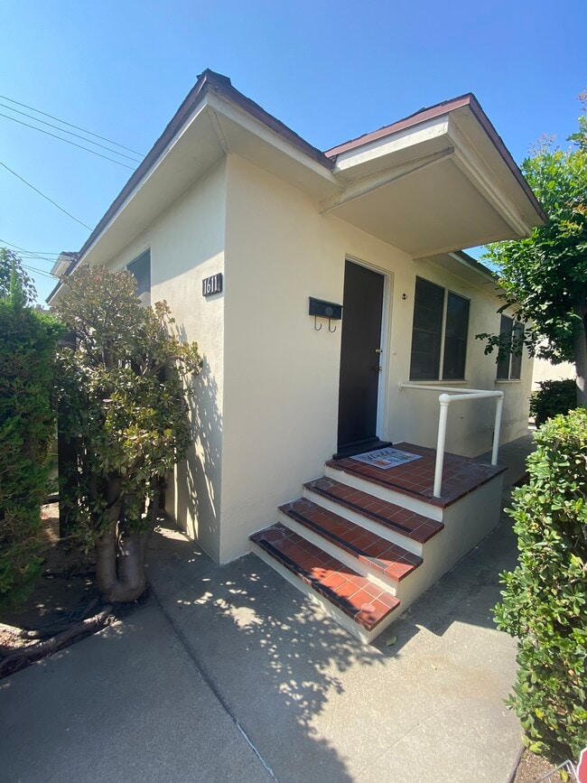 Front Entry - 1611 S Atlantic Blvd