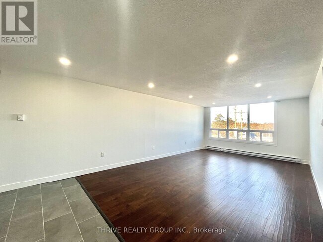 Photo du bâtiment - 1288 Commissioners Rd W