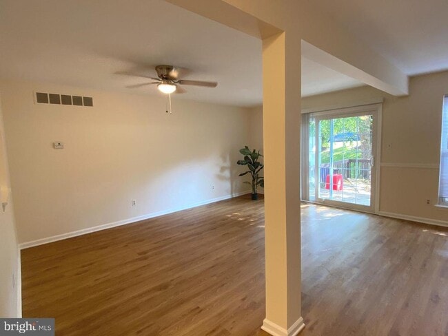 Building Photo - 116 Village Dr