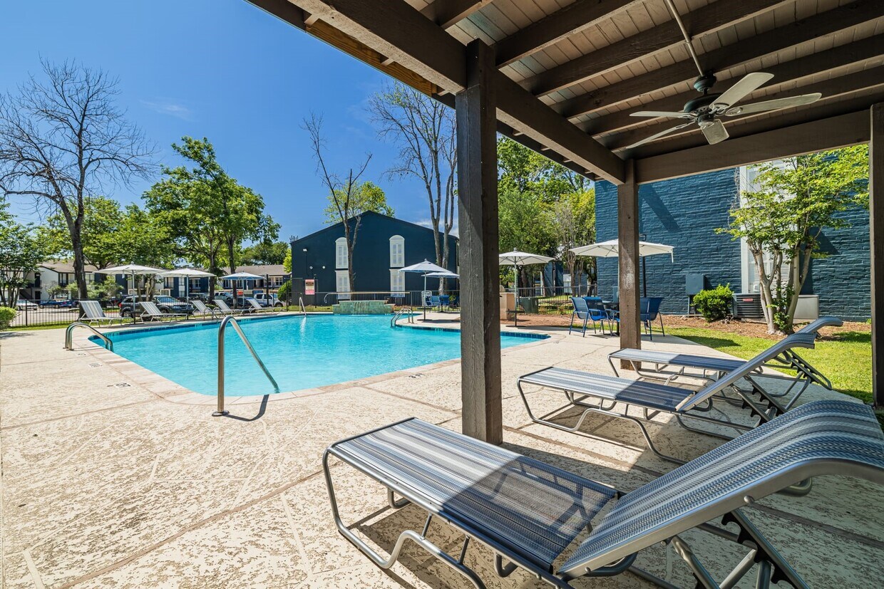 Foto principal - 200 Hollow Tree Ln