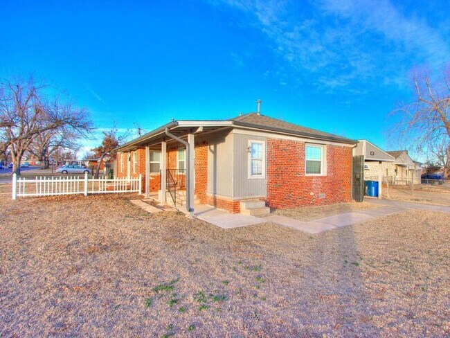 Building Photo - 425 Babb Dr