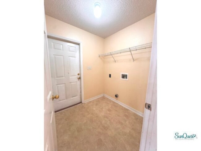 Foto del edificio - Spacious all brick home in Gulf Breeze.