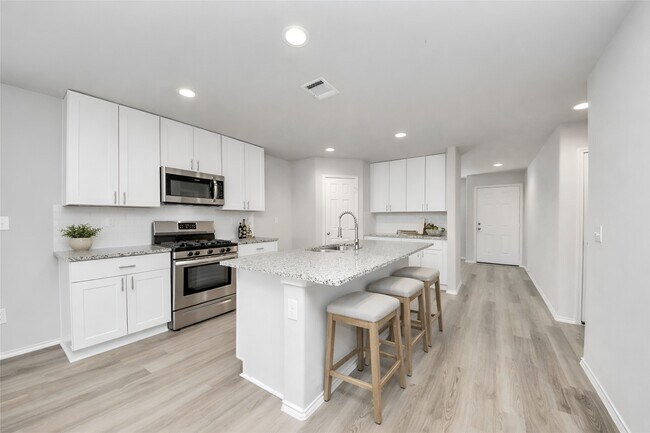 Foto del edificio - 4206 Tulip Oak Dr