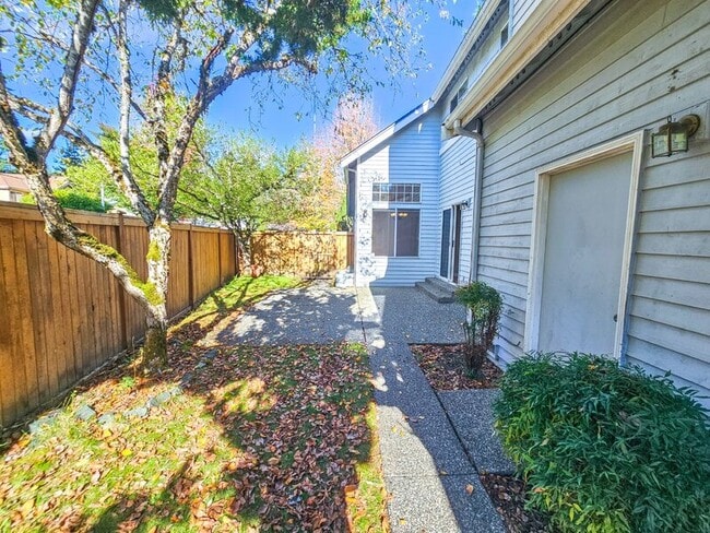 Building Photo - 25715 SE 36th Pl