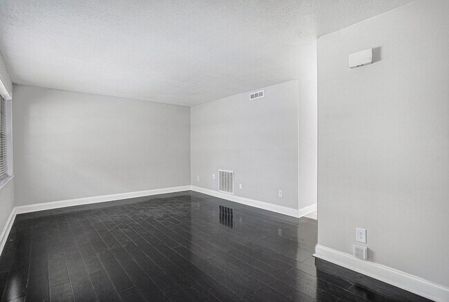 Foto del edificio - Must see 3BR/2.5BA Townhome In Union City!