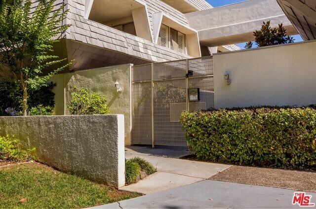 Building Photo - 727 S Orange Grove Blvd