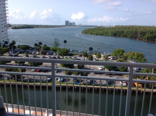 Building Photo - 400 Kings Point Dr