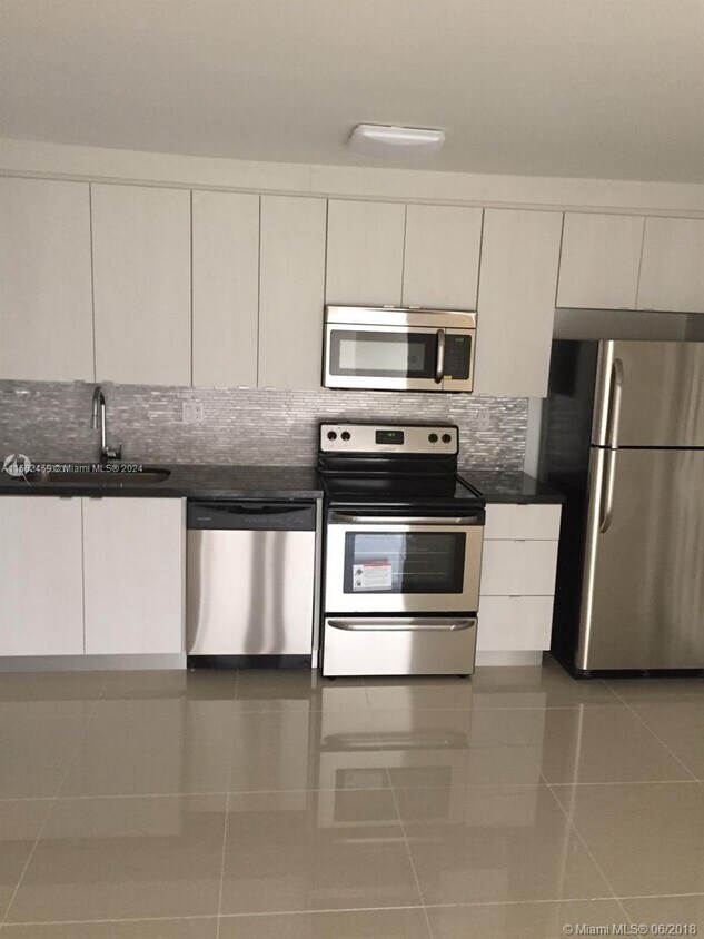 Foto principal - 4600 NW 79th Ave