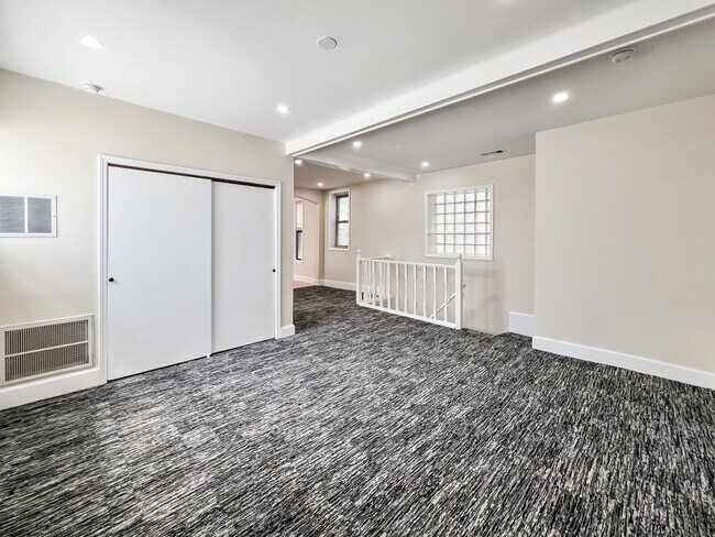 Foto del edificio - 3461 W Montrose Ave