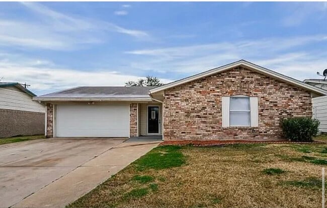 Building Photo - 423 Southlake Dr