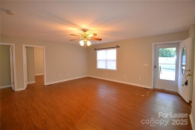 Foto del edificio - 1212 Beechwood Dr
