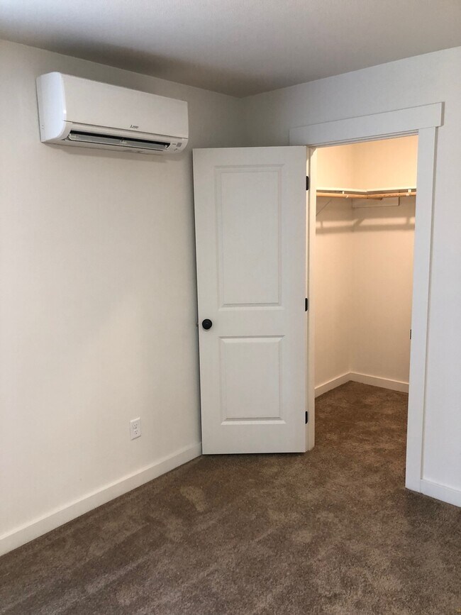 Foto del edificio - 4.5 Bathrooms ! 4 large bedrooms! Close to CWU