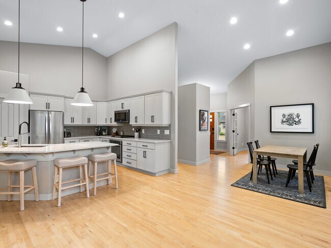 Building Photo - 1442 NE 18th Pl