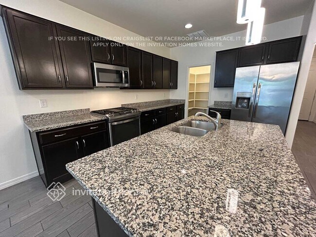 Foto del edificio - 5742 W Jones Ave